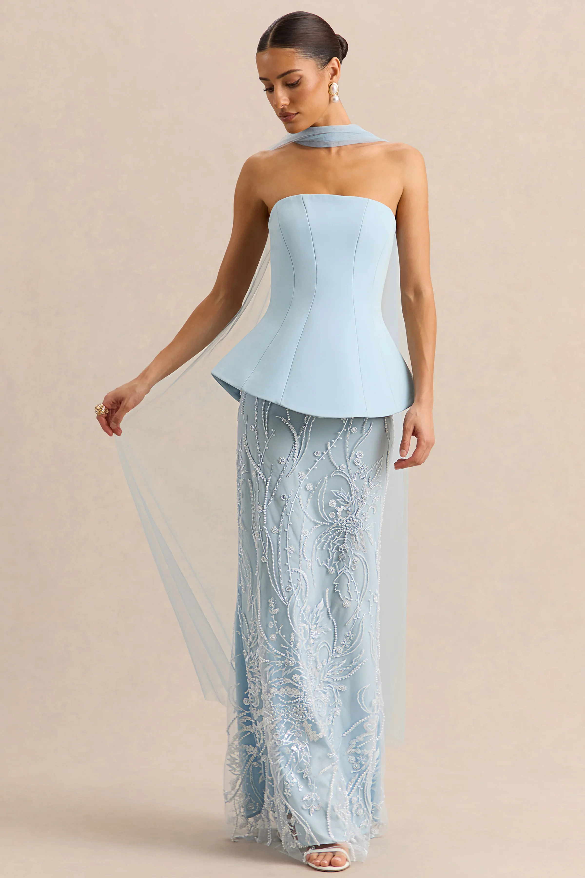 Lorna | Robe longue bleu poudré à encolure bandeau avec détail écharpe