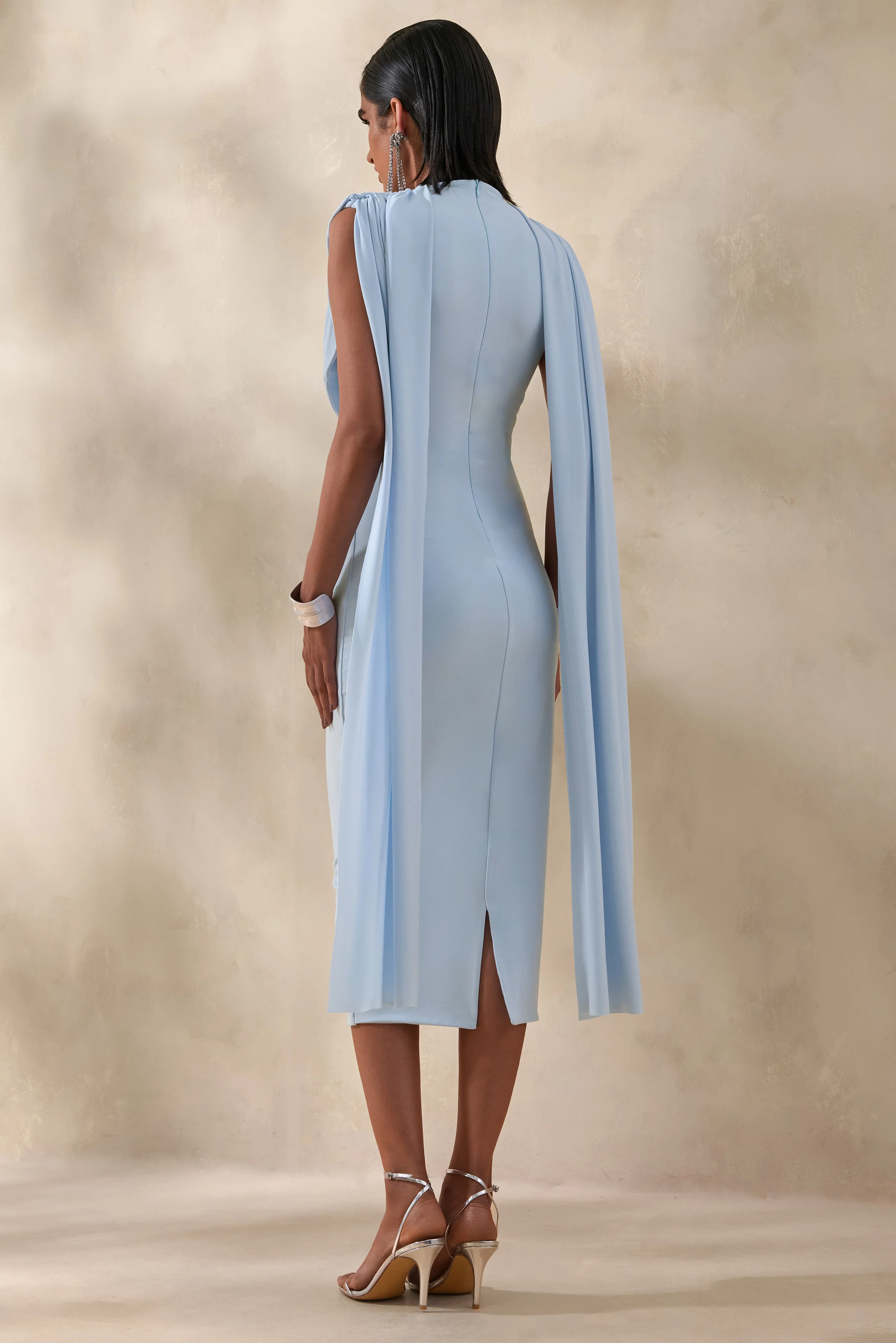 Lysandria | Robe mi-longue bleu poudré à encolure haute avec détails drapés - Image 2