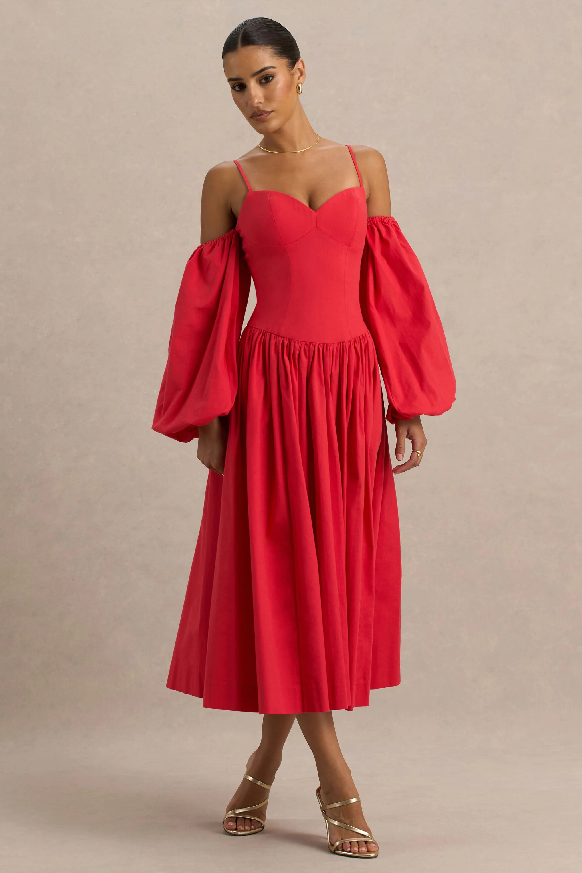 Macie | Robe Mi-Longue Rouge à Décolleté Coeur avec Manches Ballon - Image 3