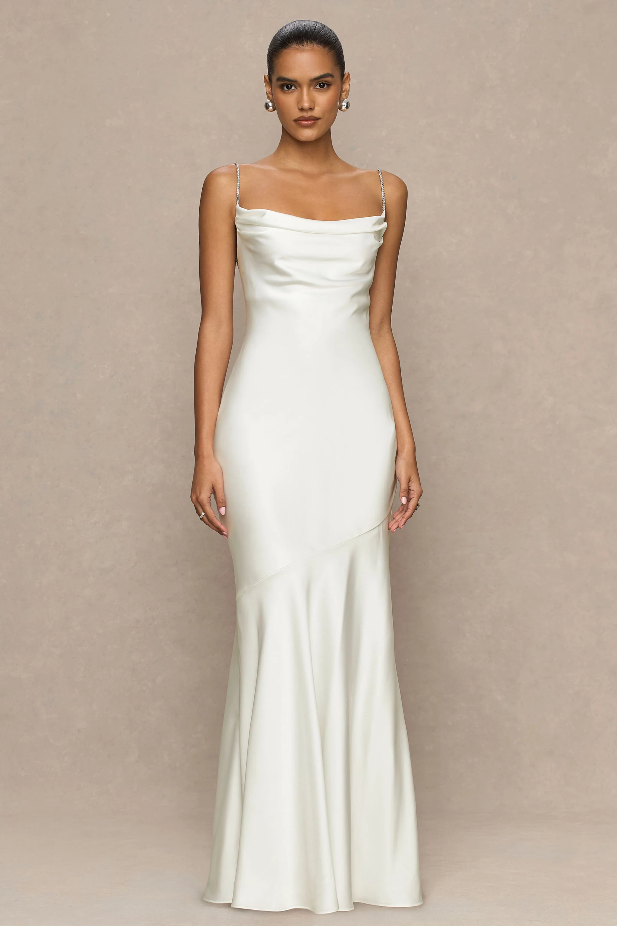 Maelia | Robe longue en satin crème à col bénitier avec bretelles ornées de strass - Image 3