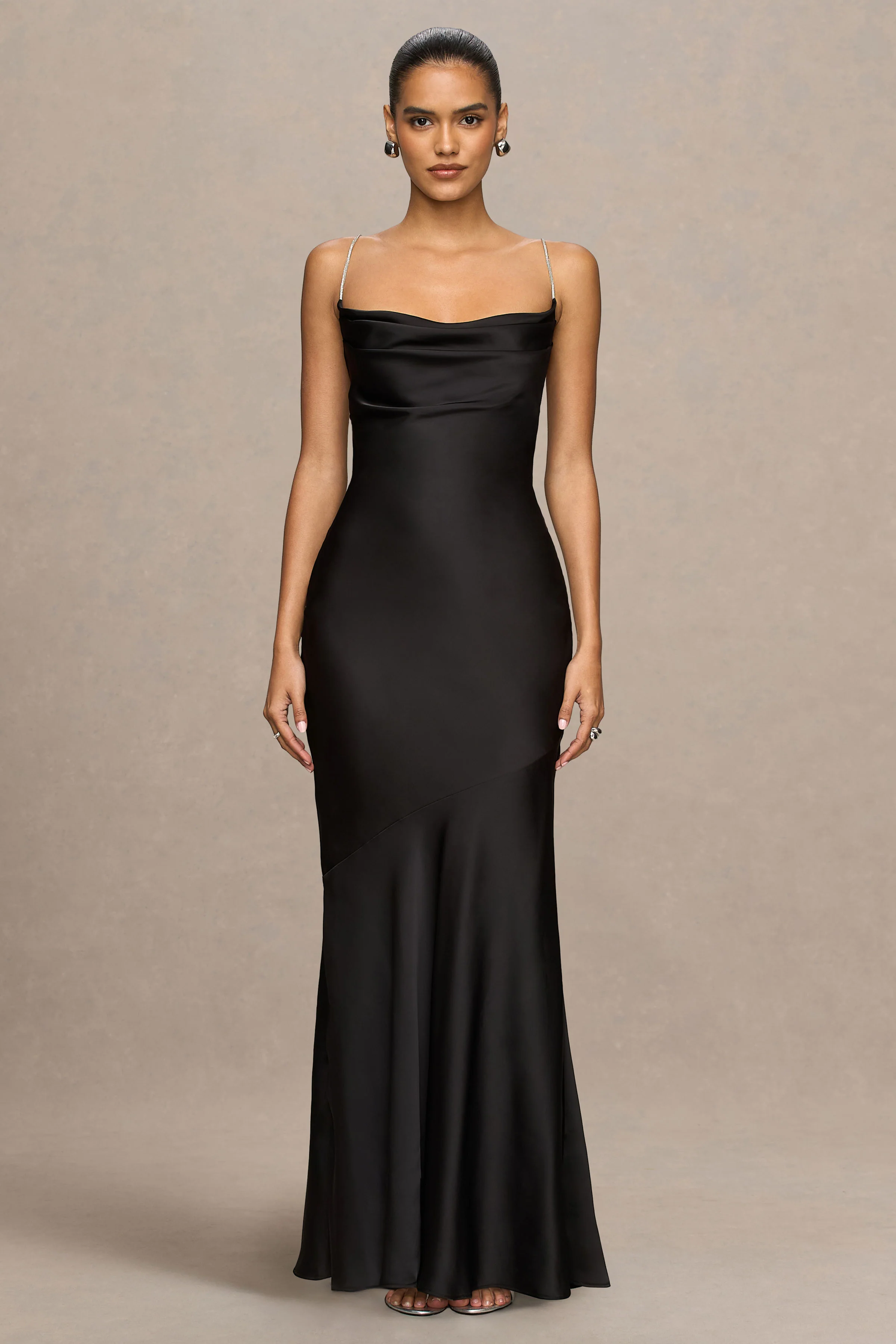 Maelia | Robe longue en satin noir à col bénitier avec bretelles ornées de strass - Image 2