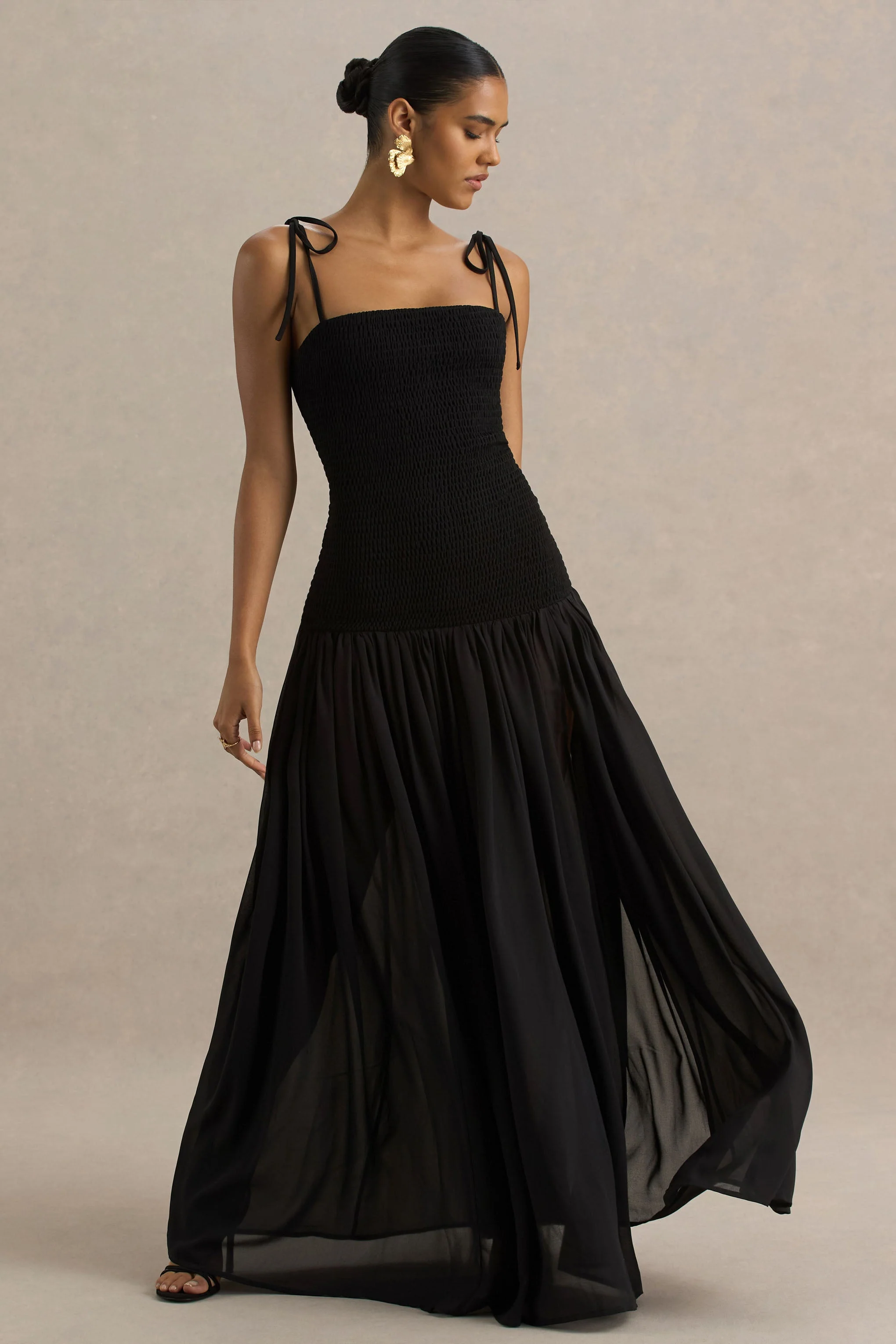 Maeva | Robe longue noire sirène à encolure carrée avec détails froncés - Image 5