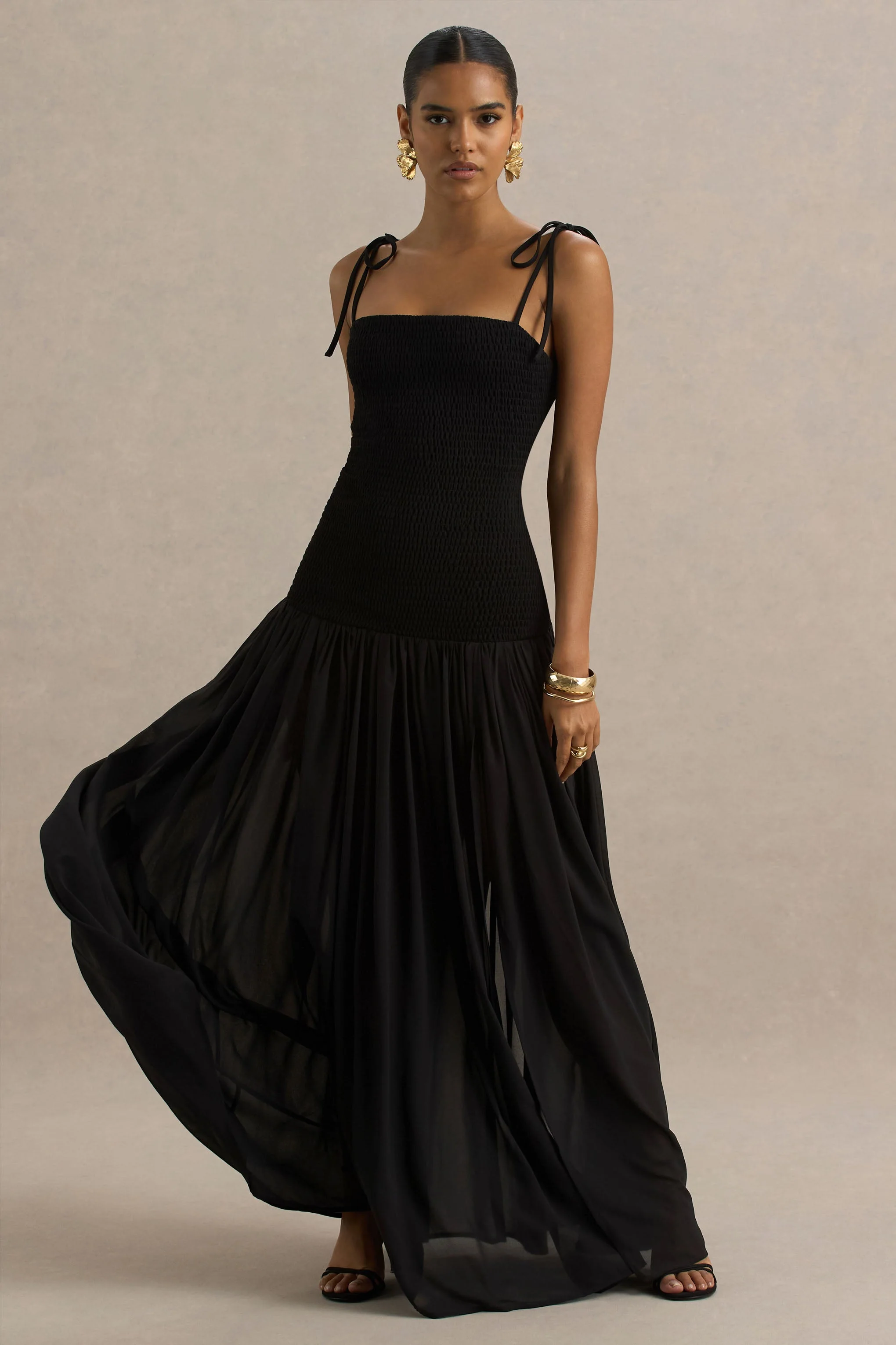 Maeva | Robe longue noire sirène à encolure carrée avec détails froncés - Image 7