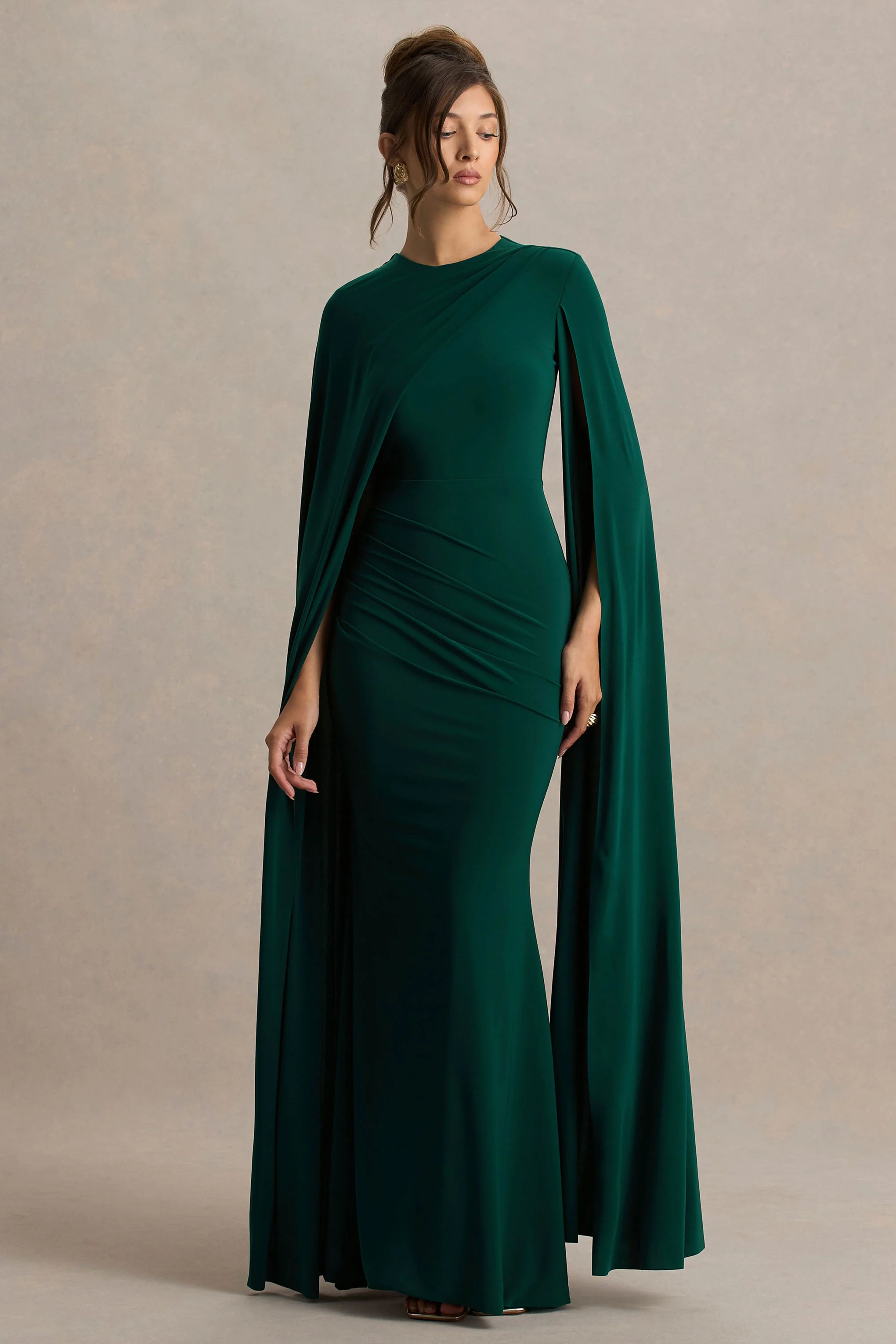 Magdelena | Robe longue vert bouteille asymétrique avec cape - Image 5