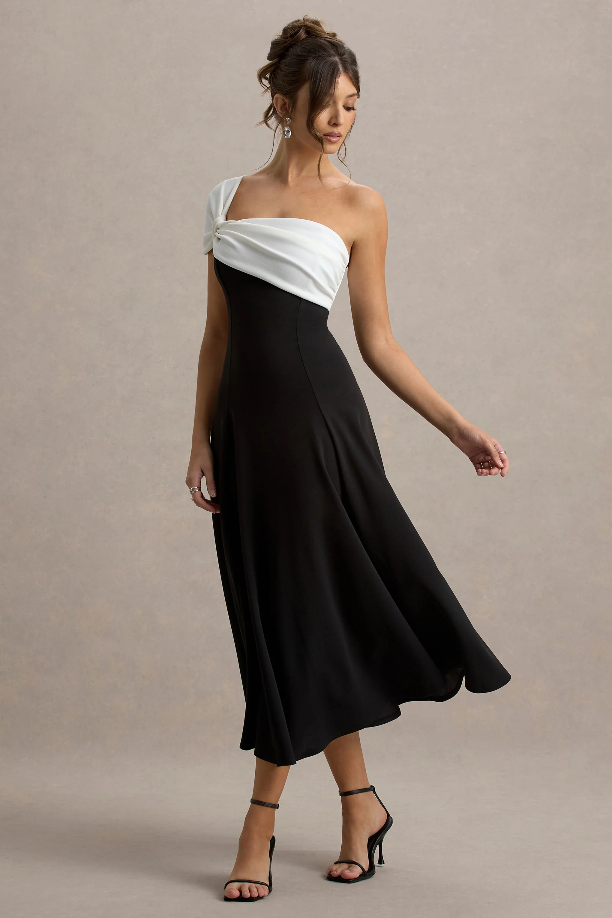 Malta | Robe Mi-Longue Noir et Blanc à Épaule Unique - Image 4