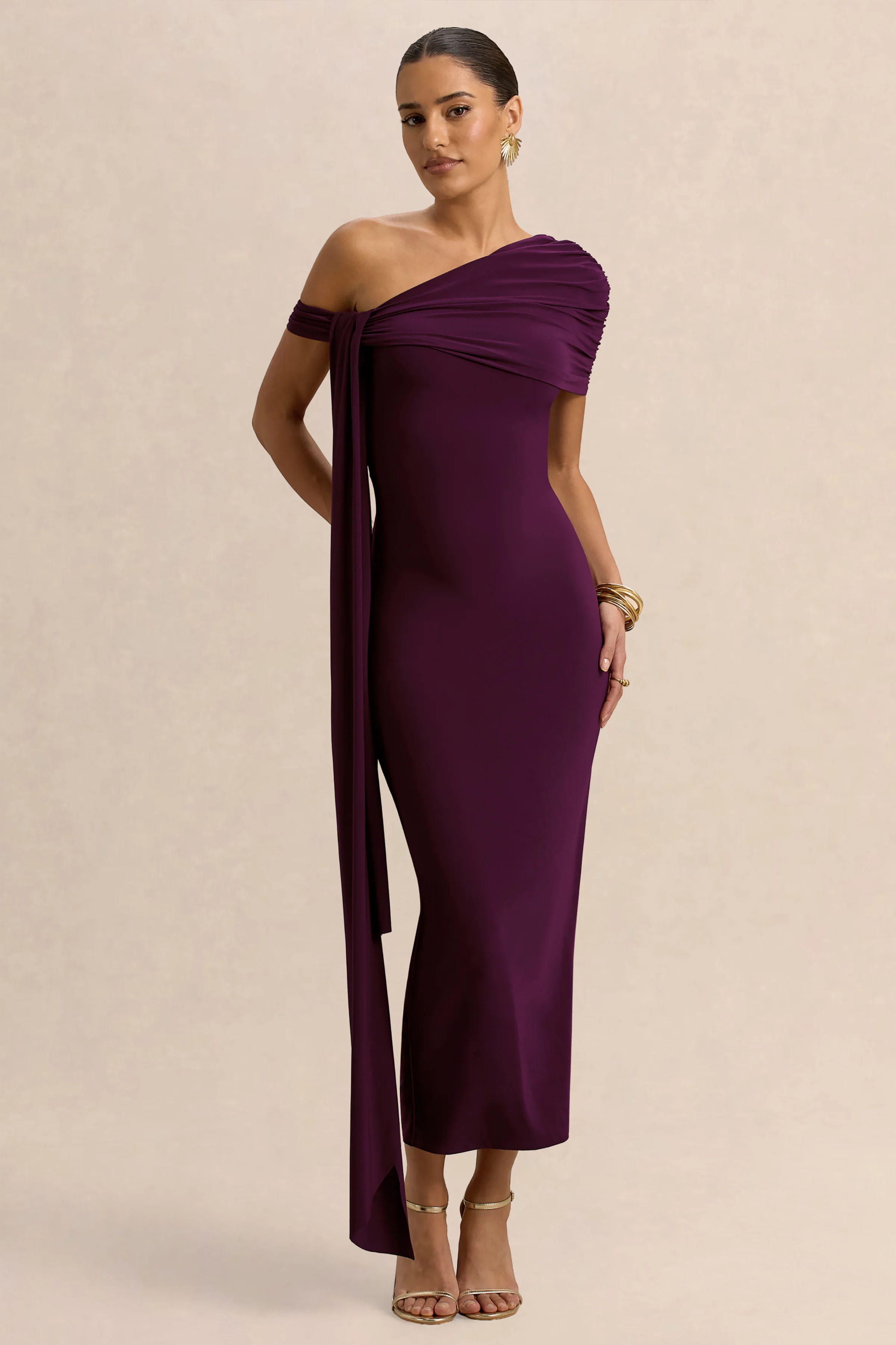 Praia | Robe mi-longue prune à décolleté asymétrique avec sash et détails drapés