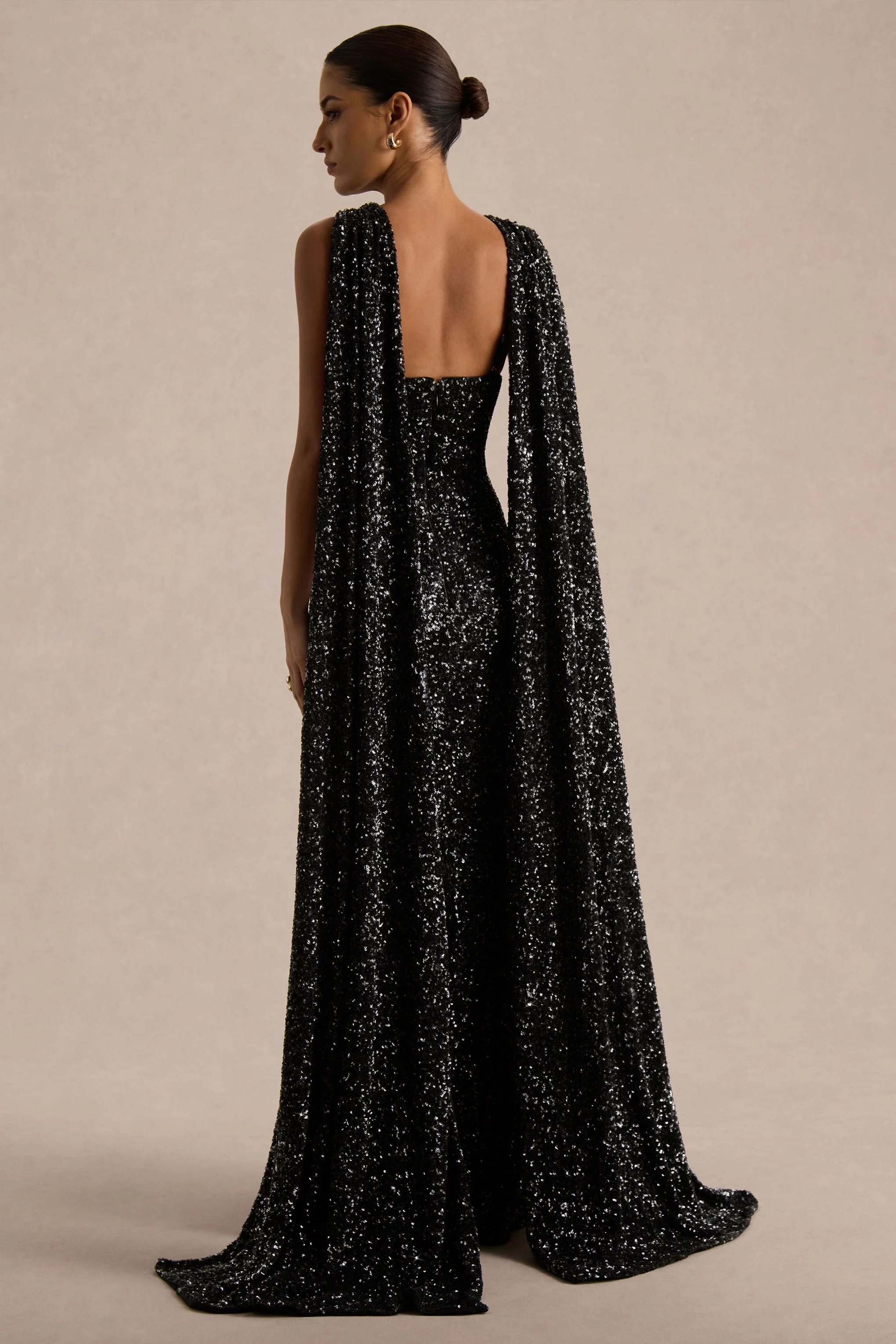 Renelle | Robe longue noire à dos nu en sequins - Image 2