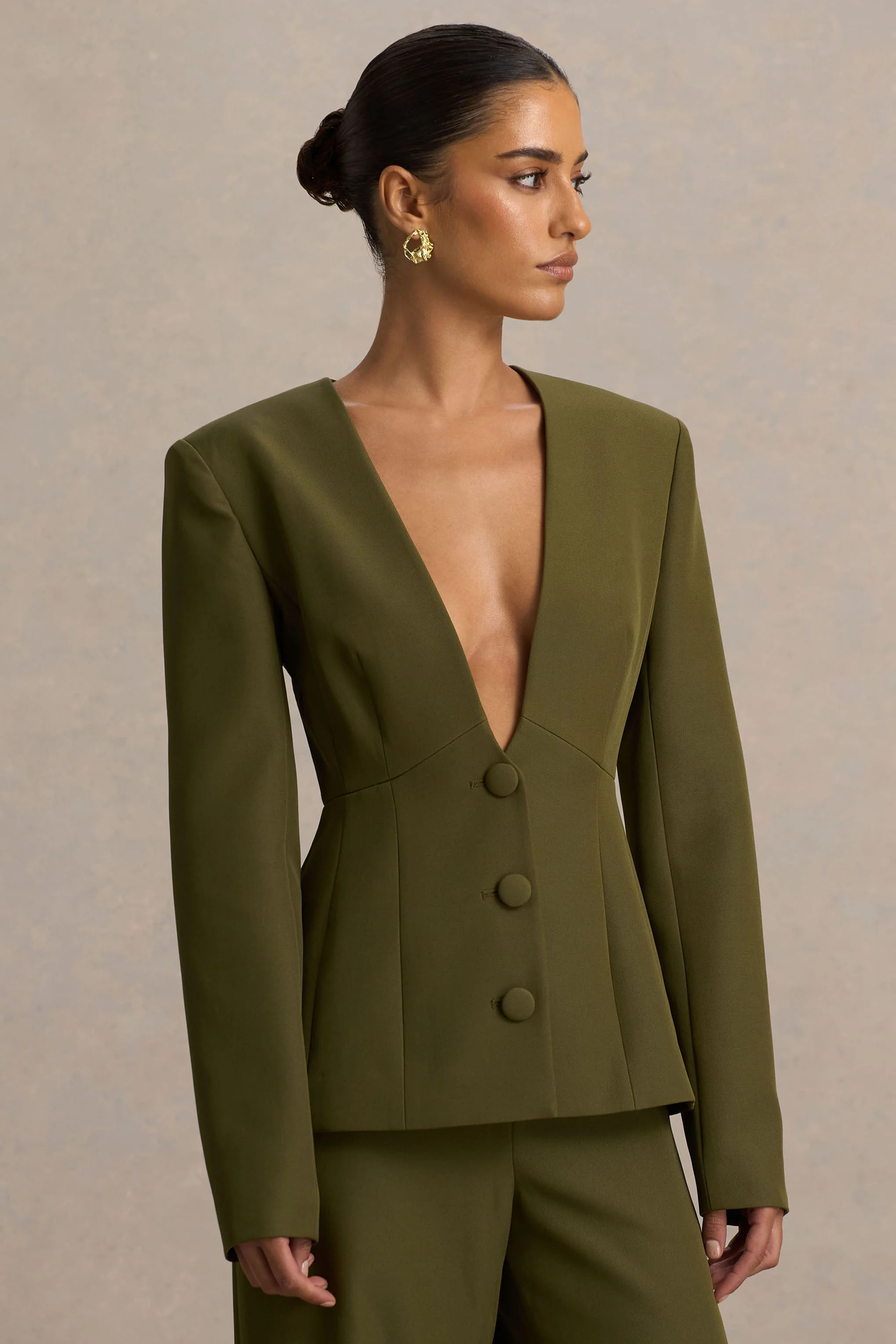 Rosalina | Blazer vert olive à coupe tailleur et décolleté plongeant extrême - Image 4