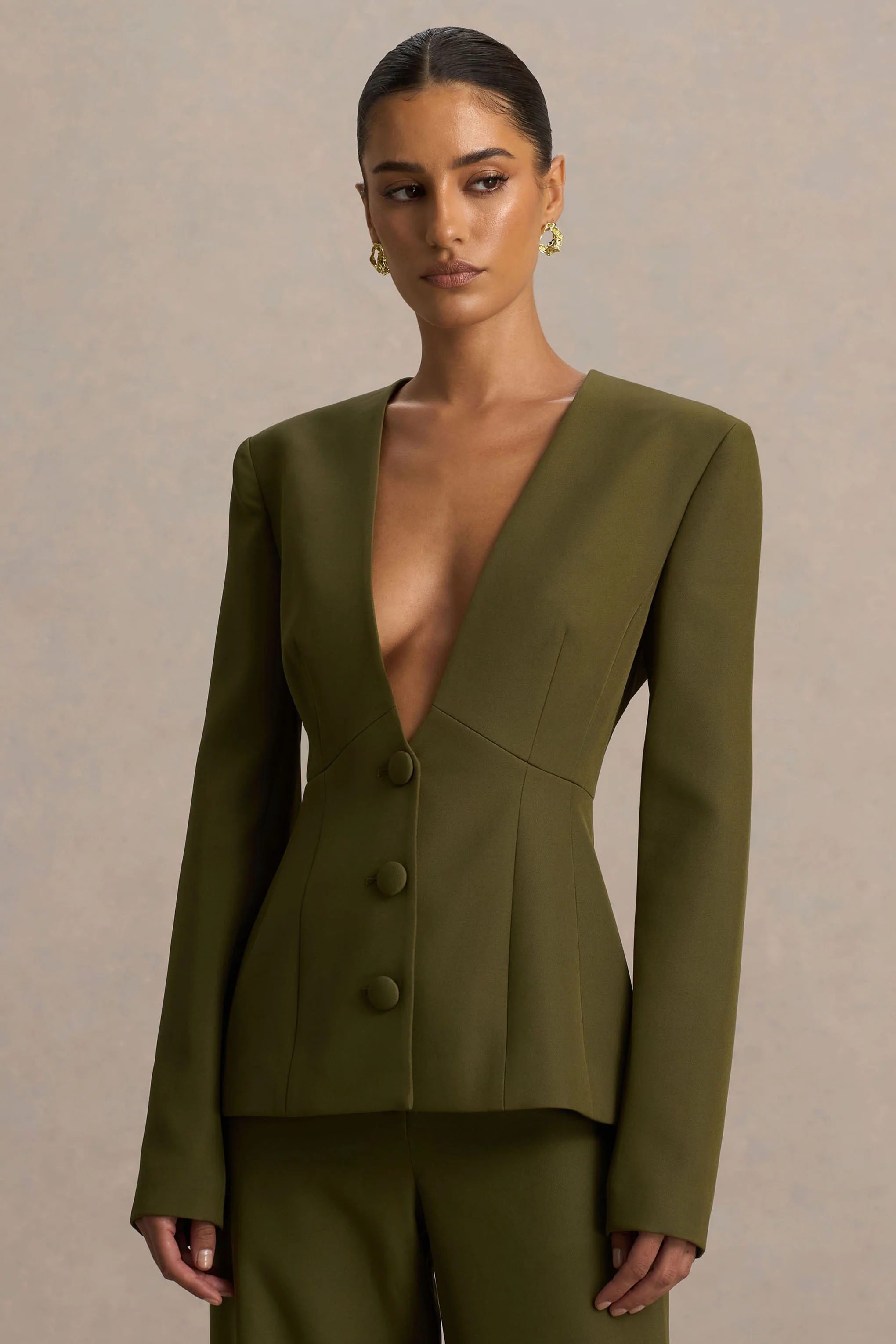 Rosalina | Blazer vert olive à coupe tailleur et décolleté plongeant extrême - Image 5