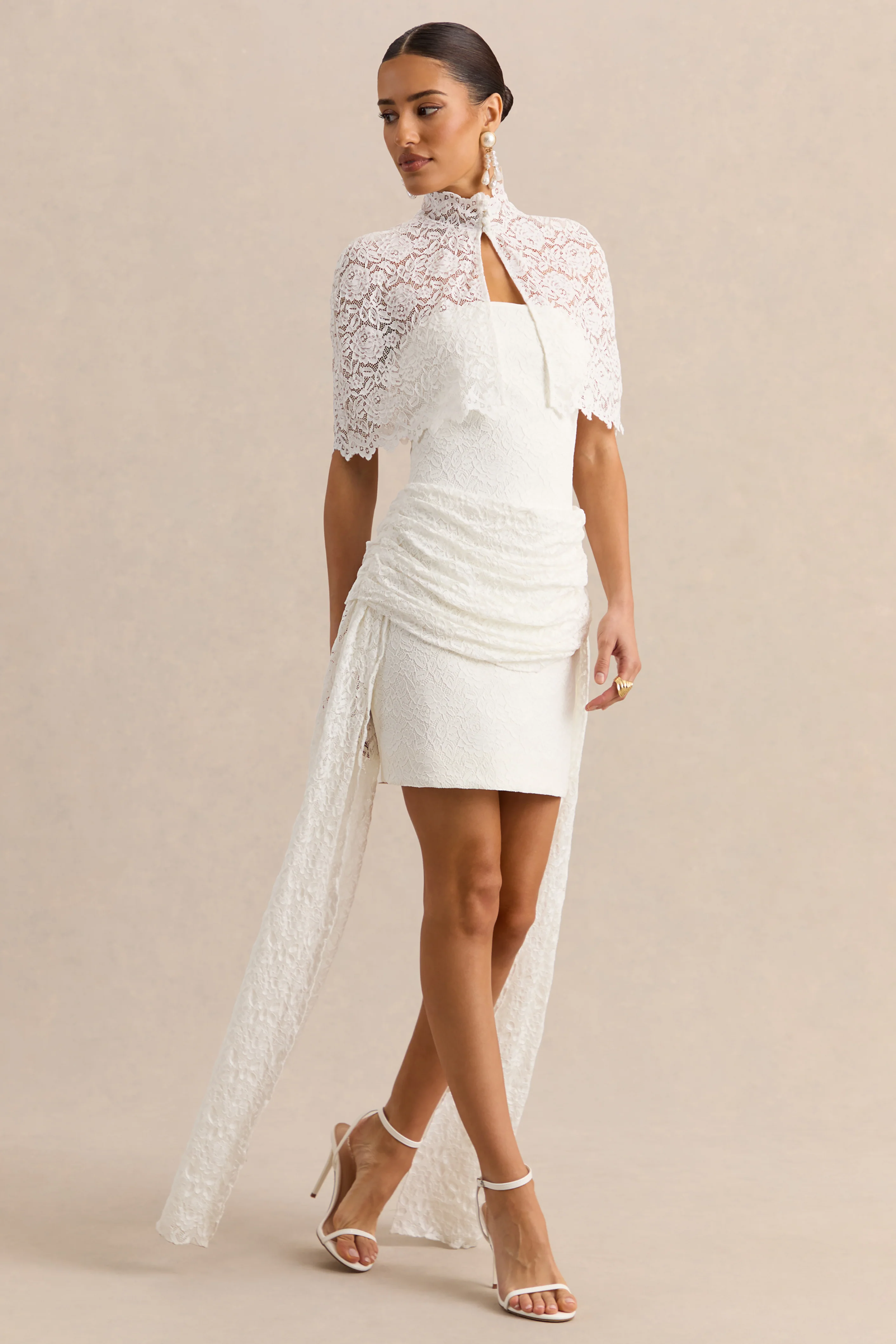 Sabrelle | Mini-robe blanche à encolure bandeau avec détails drapés - Image 5