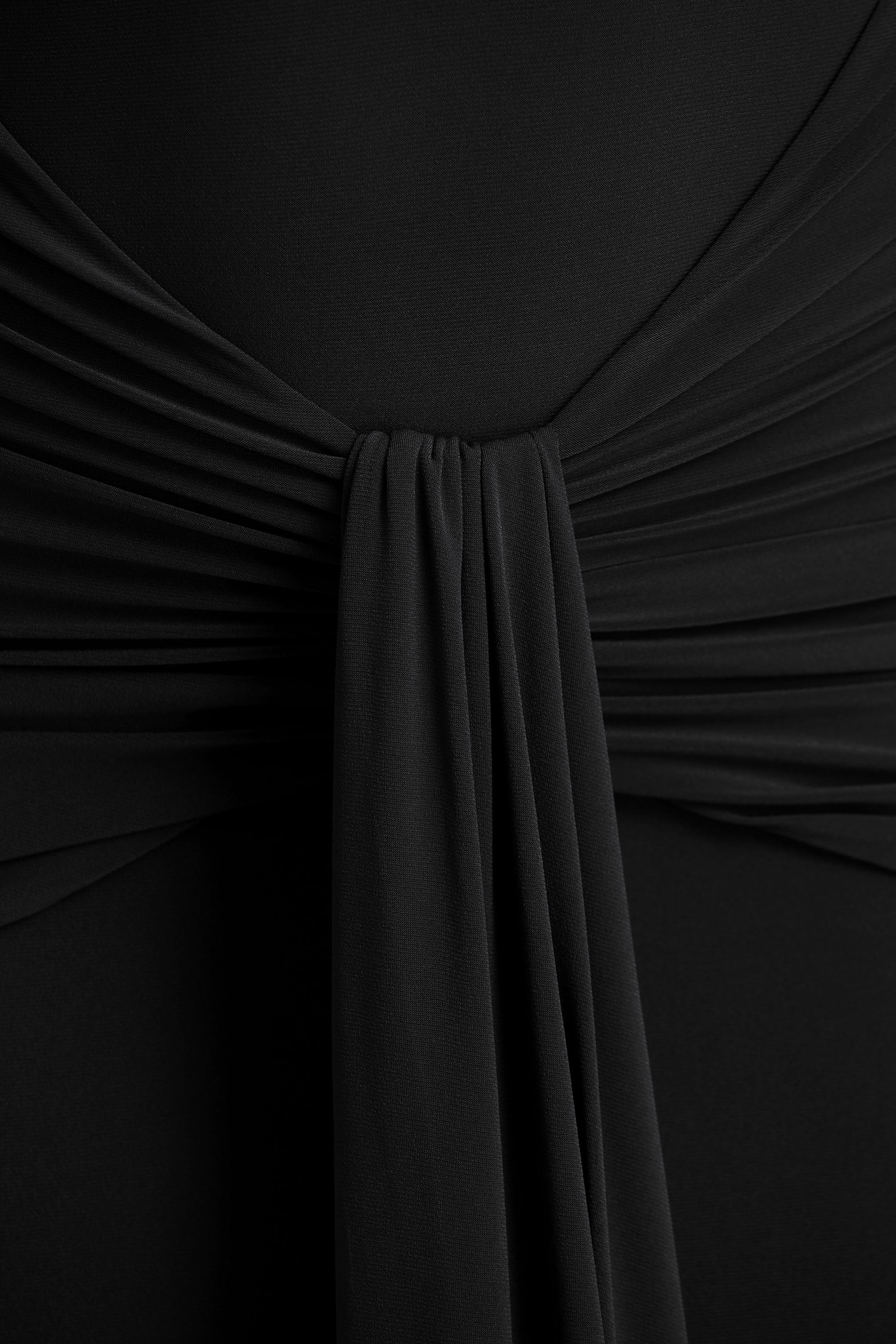 Saffie | Robe longue noire portefeuille à décolleté plongeant extrême avec manches longues et détails froncés - Image 6