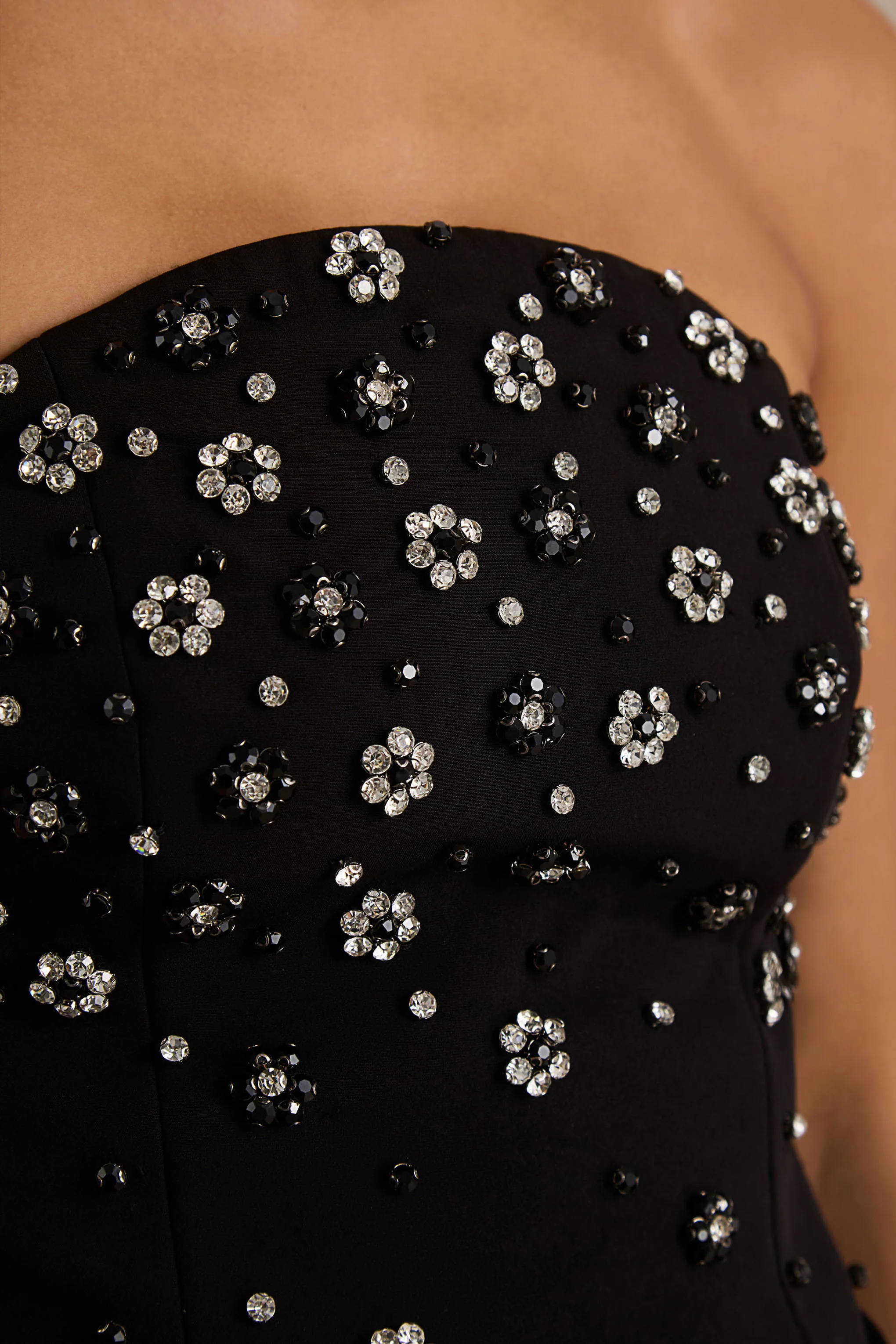 Saphira | Robe Longue Noire à Encolure Bandeau Ornée de Strass - Image 6