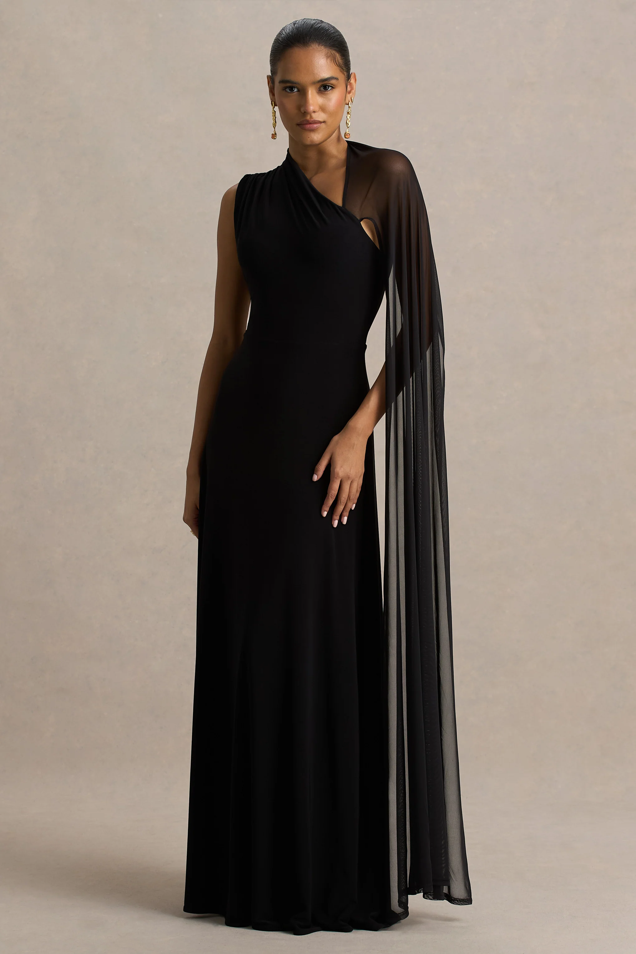 Selena | Robe longue noire à col montant avec découpe et manches cape - Image 5