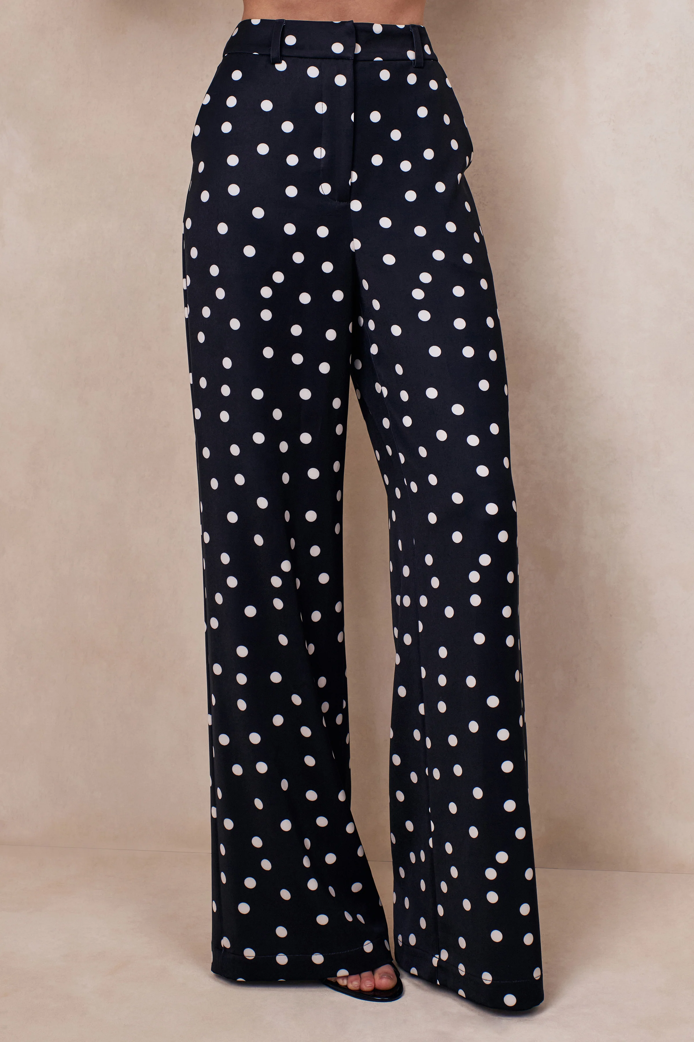 Seloria | Pantalon large en satin à pois noirs et blancs - Image 3