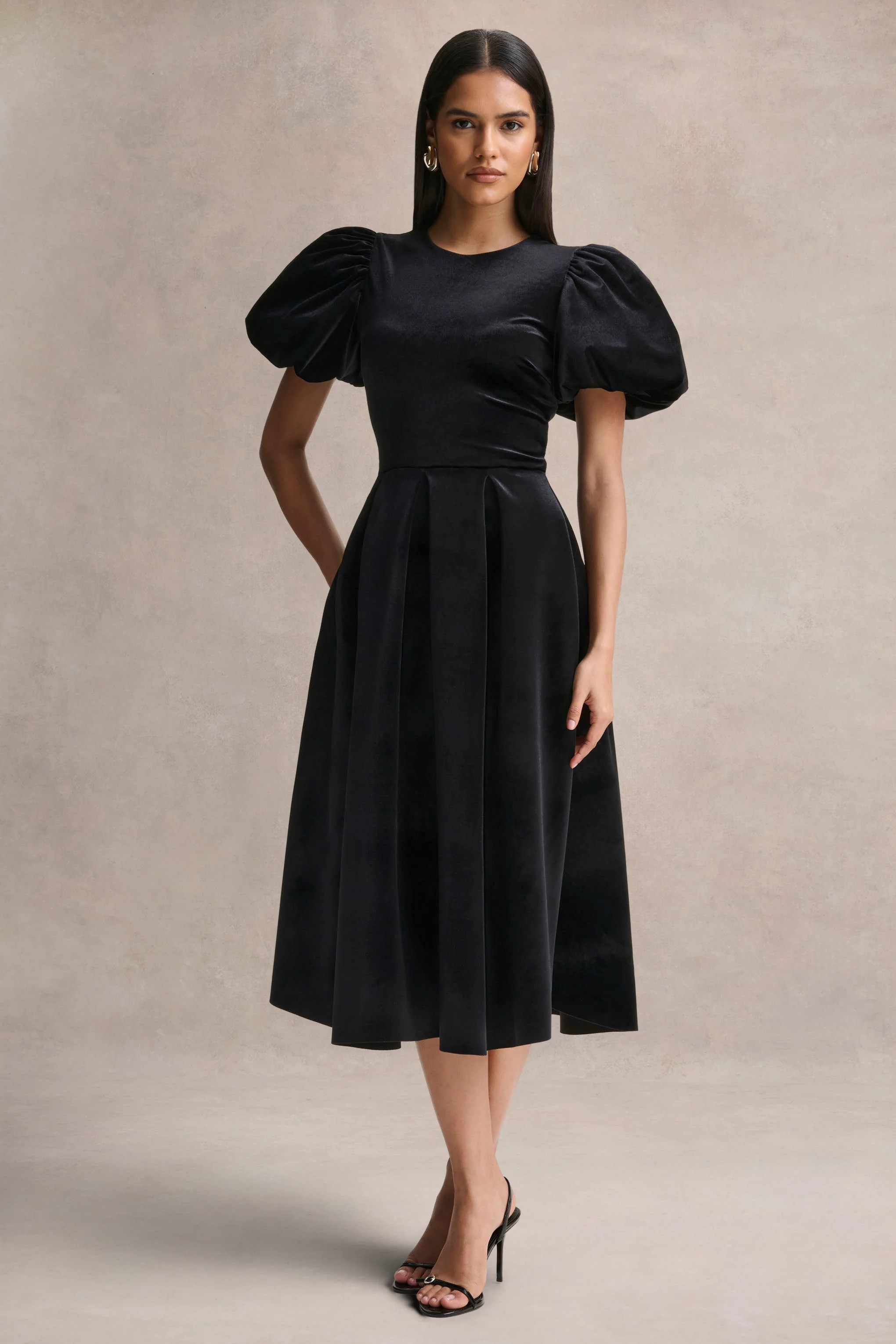 Seraphic | robe mi-longue noire en velours avec manches bouffantes - Image 6