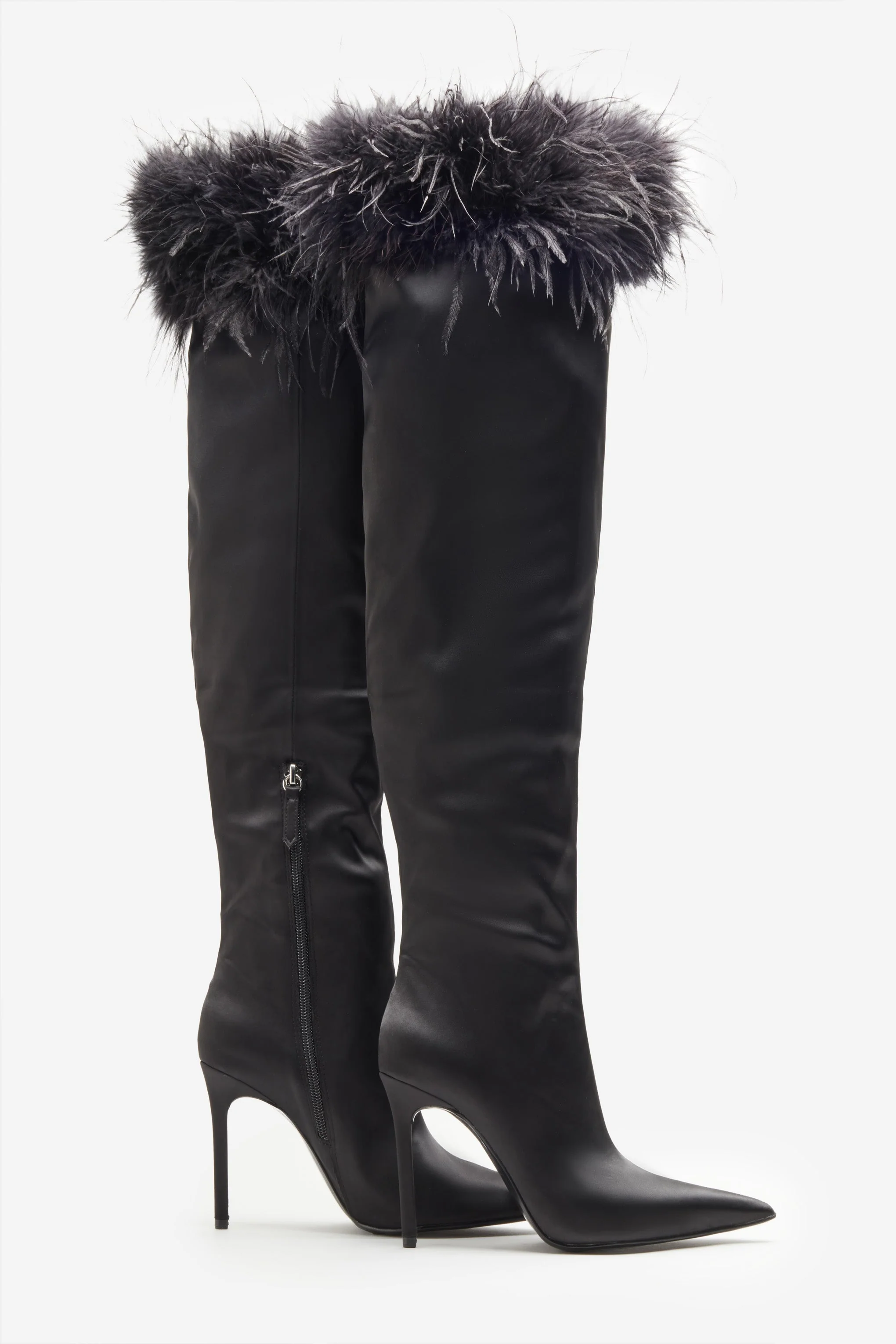 Soho | Bottes noires en satin à bouts pointus et bordure de plumes - Image 6