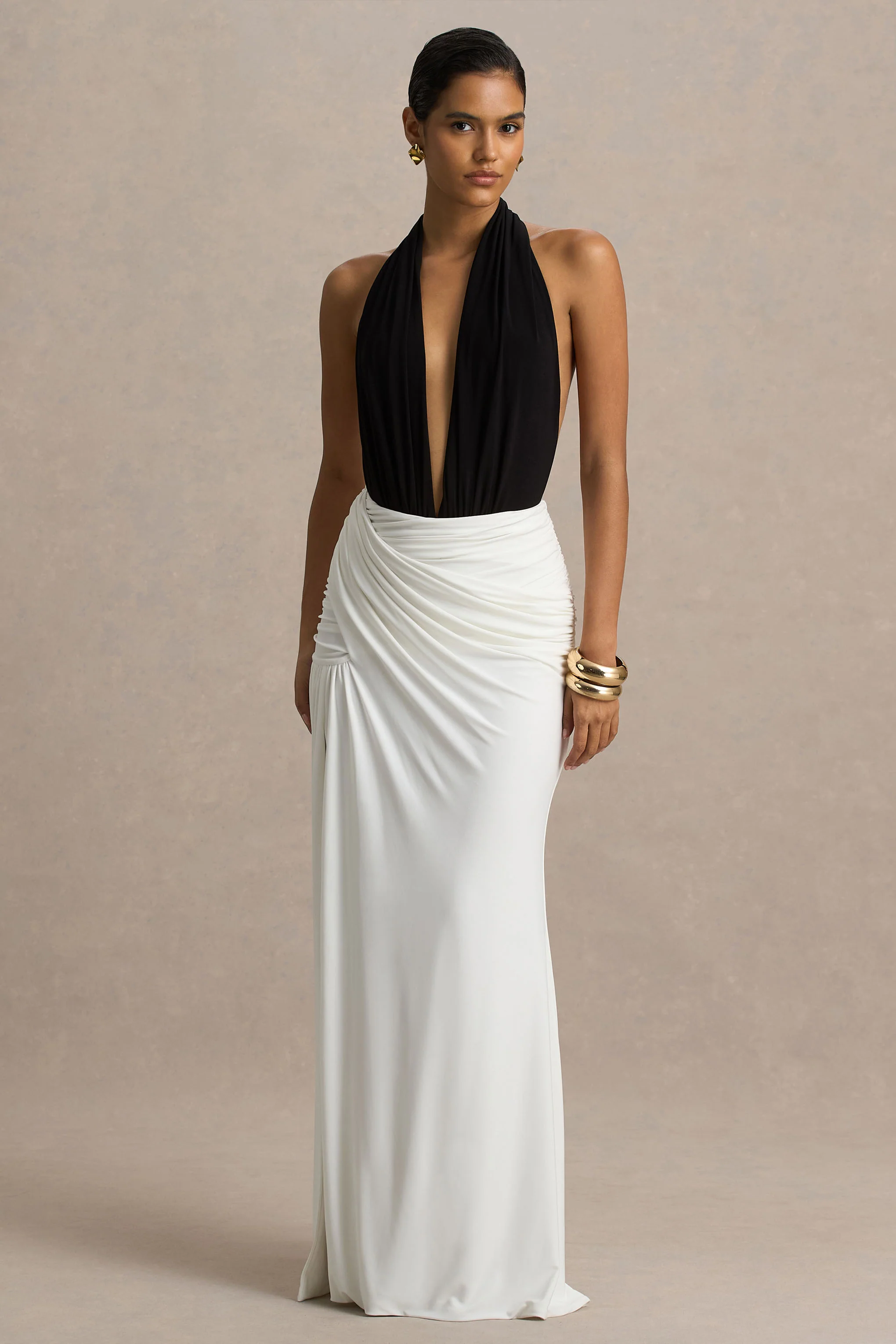 Tilly | Robe longue noire et blanche à encolure plongeante extrême avec détails drapés et froncés - Image 4