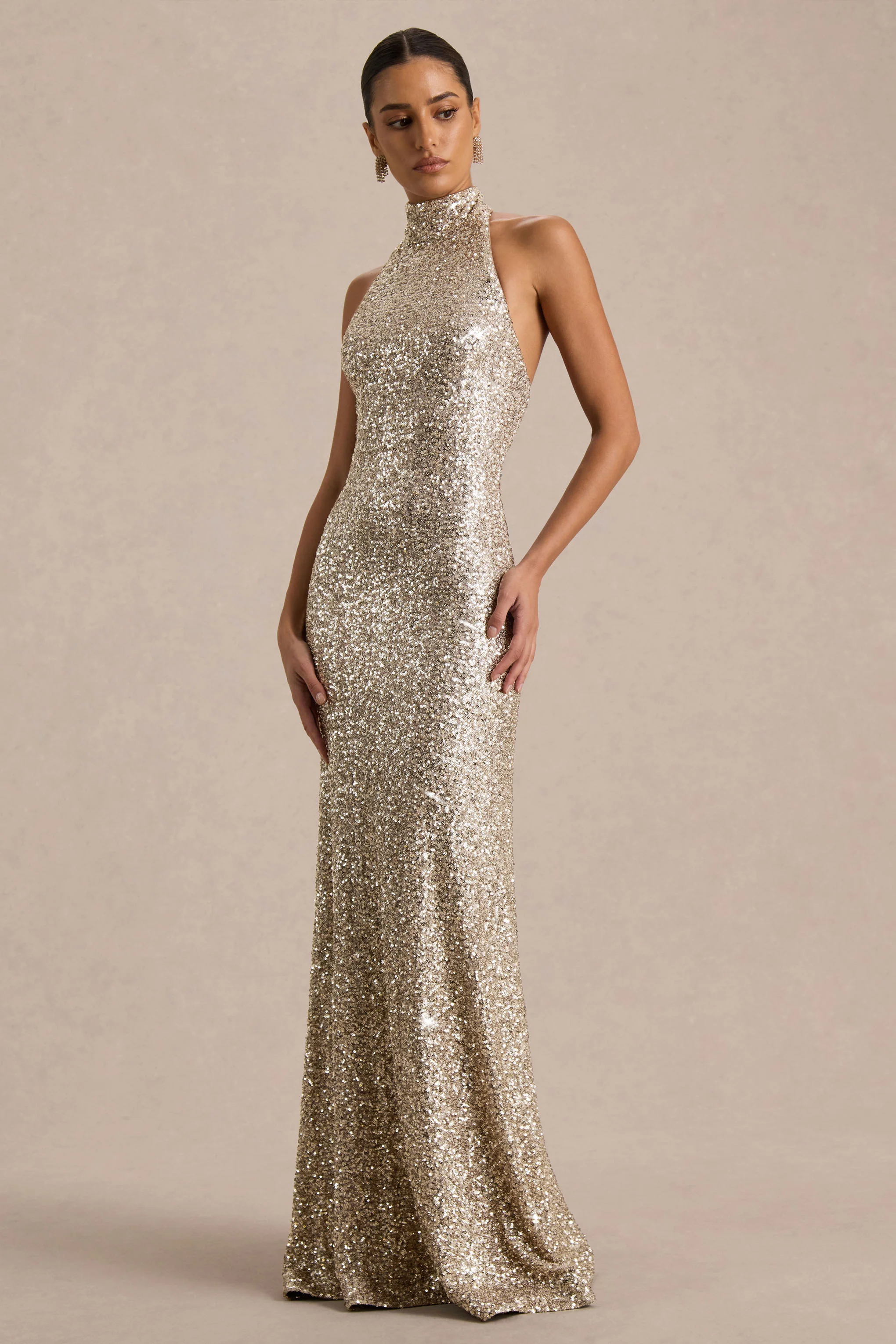 Tulia | Robe longue en sequins dorés à col montant - Image 5