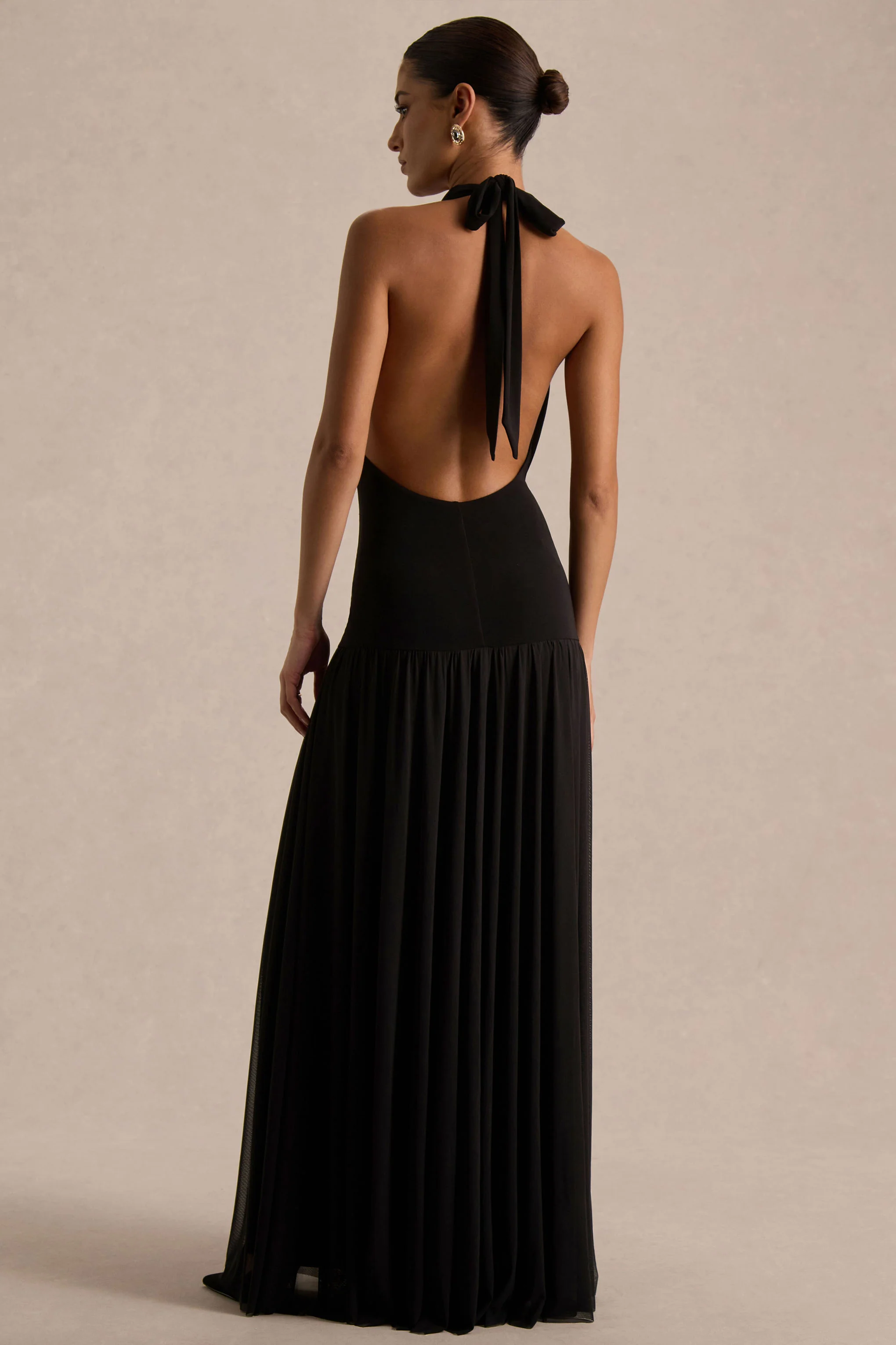 Verity | Robe longue noire à encolure drapée avec jupe transparente - Image 2