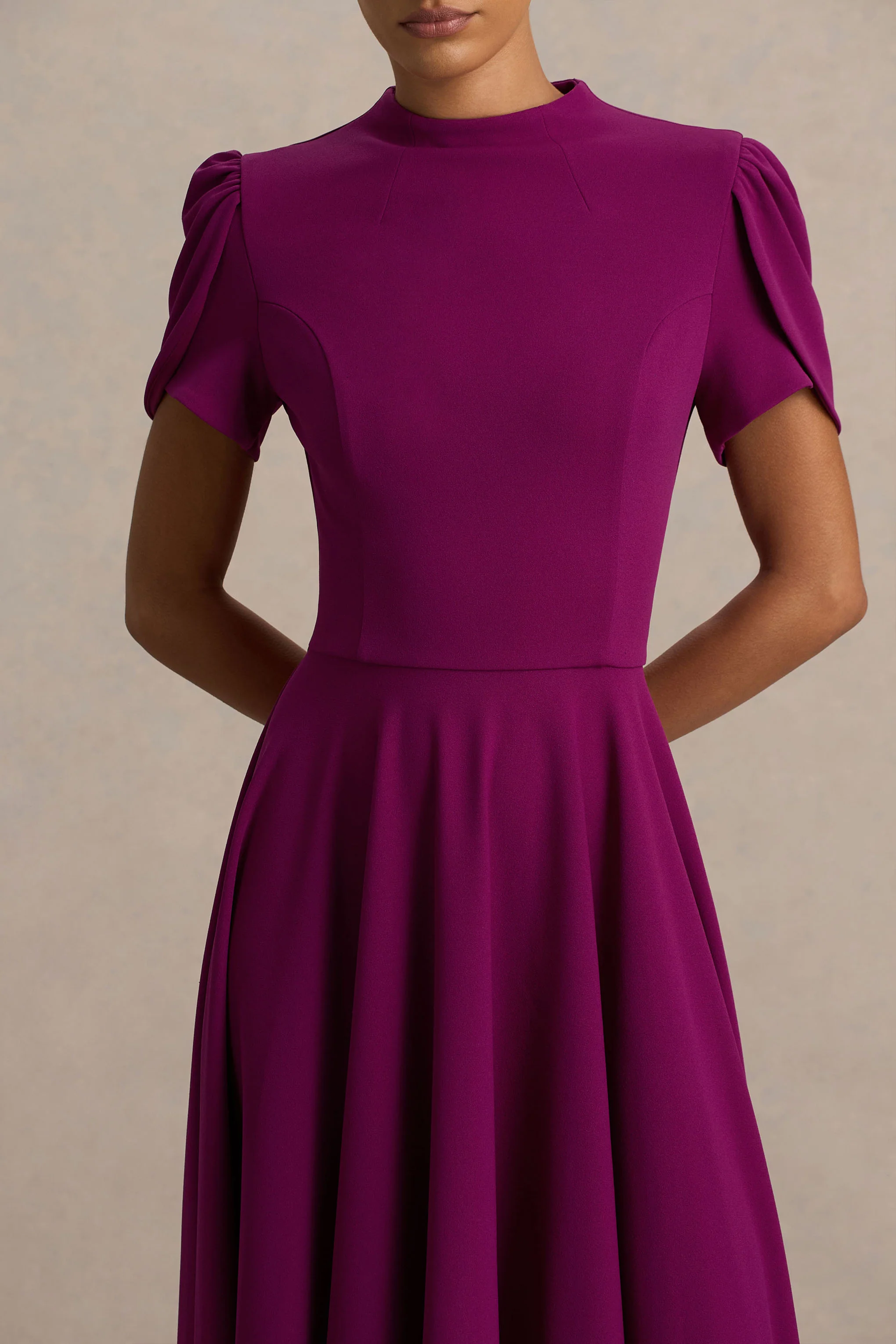 Vicky | Robe Mi-Longue Prune À Col Montant Et Manches Bouffantes - Image 3