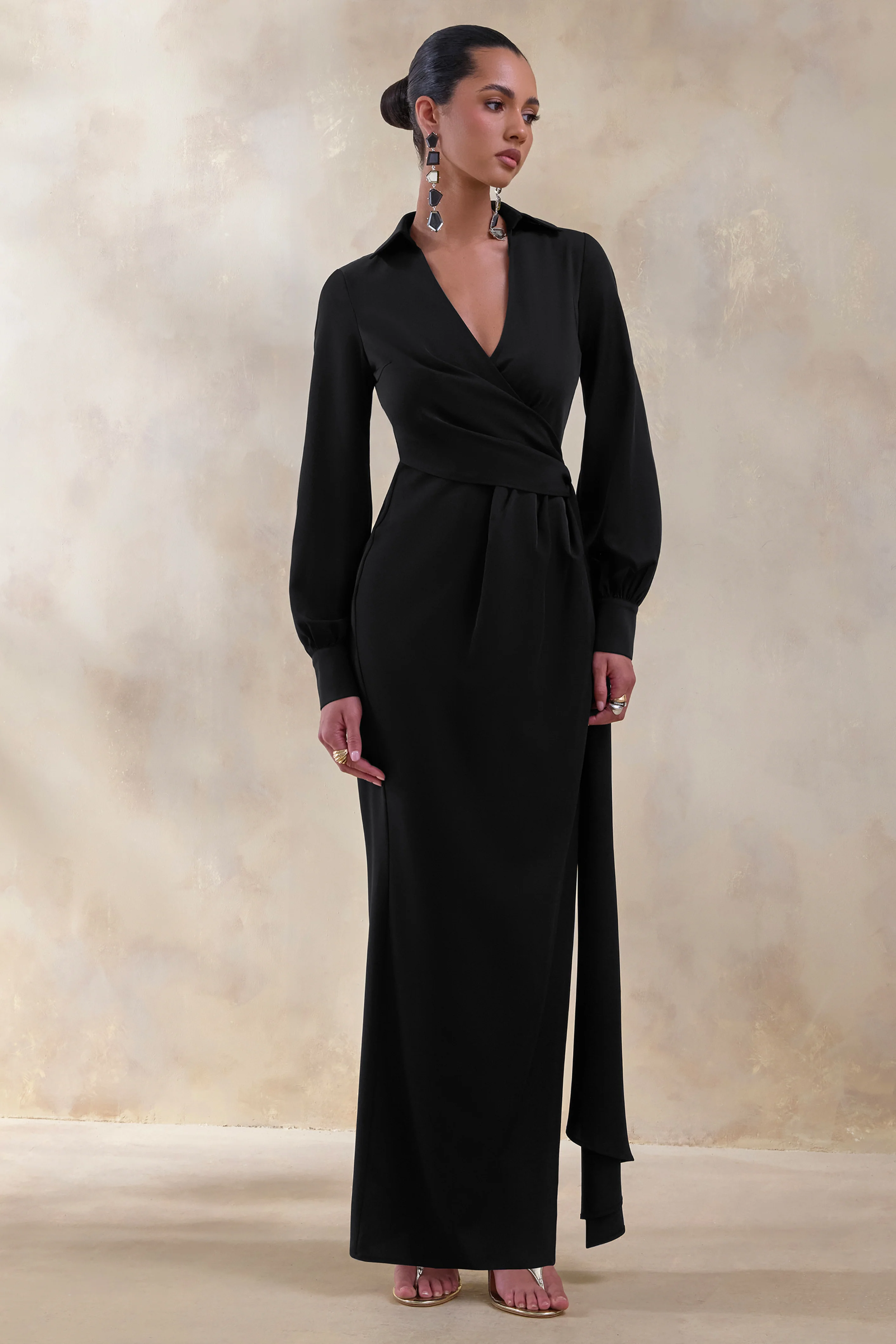 Vita | Robe longue noire portefeuille à décolleté plongeant