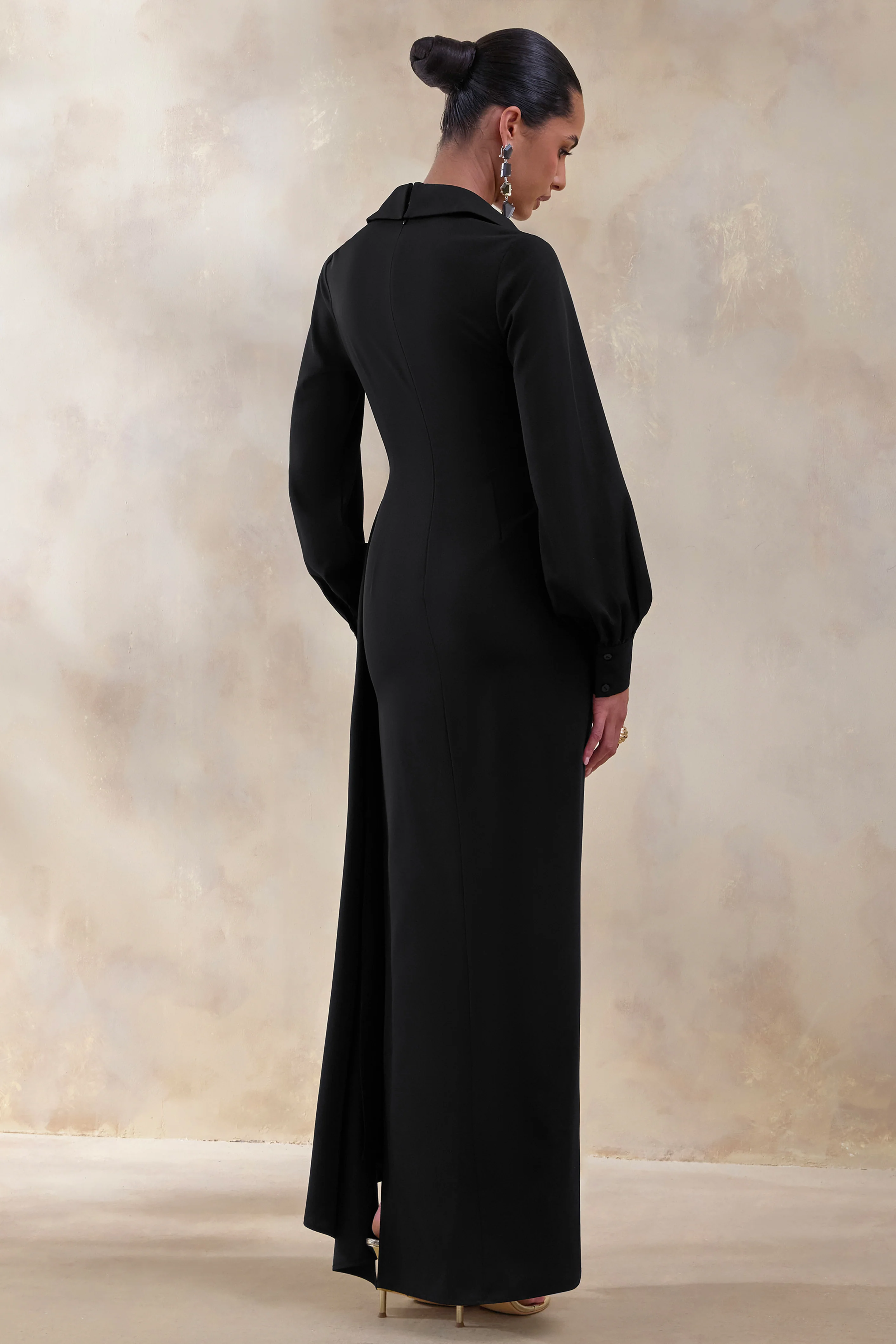 Vita | Robe longue noire portefeuille à décolleté plongeant - Image 2