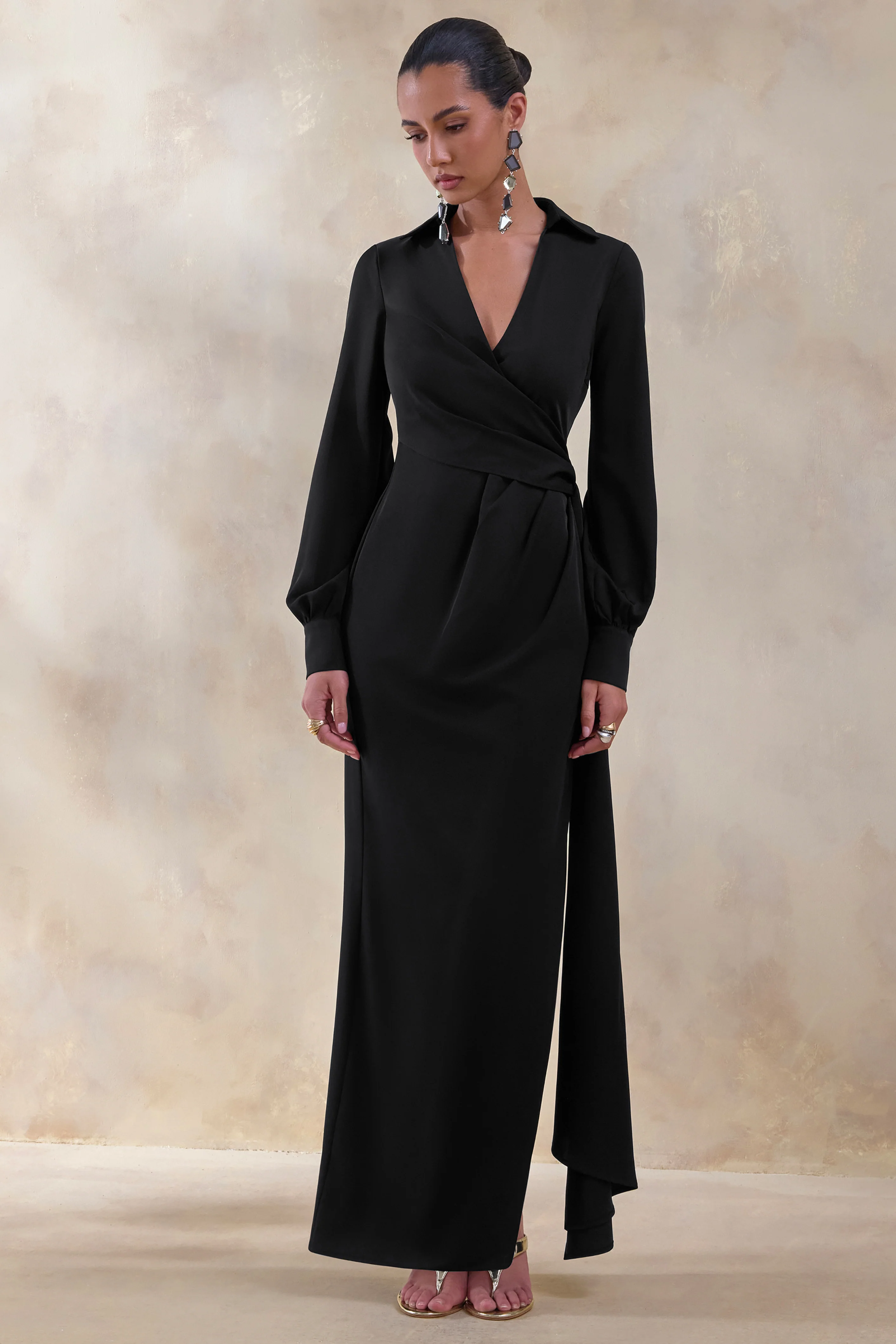 Vita | Robe longue noire portefeuille à décolleté plongeant - Image 5